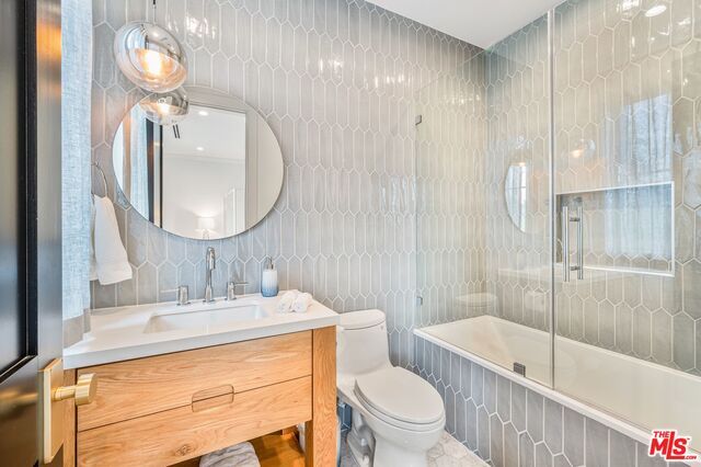 Bathroom, Glass Shower, Interior, Pendant Lights, Recessed Lighting