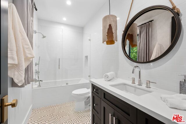 Bathroom, Glass Shower, Interior, Pendant Lights, Recessed Lighting