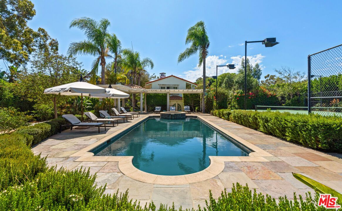 Exterior, Pool
