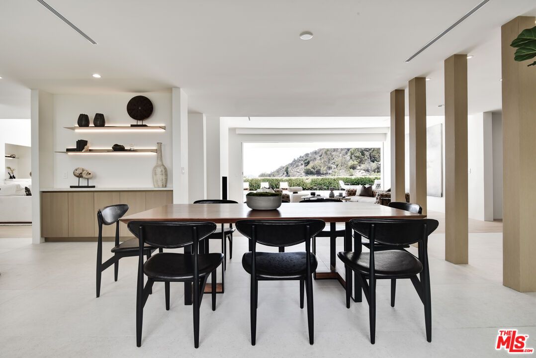 Dining room, Interior, Recessed Lighting