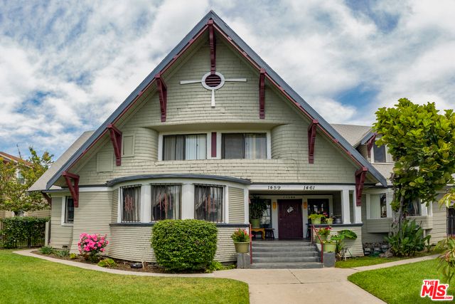 Exterior, Facade, Queen Anne Victorian