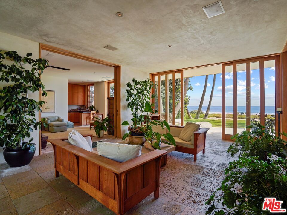 Interior, Living room, Recessed Lighting, Water