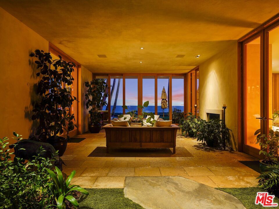 Fireplace, Interior, Living room, Recessed Lighting