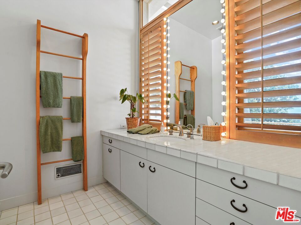 Bathroom, Interior, Tile Countertops