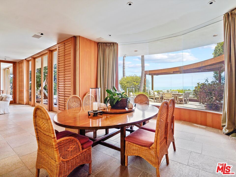 Dining room, Interior, Recessed Lighting