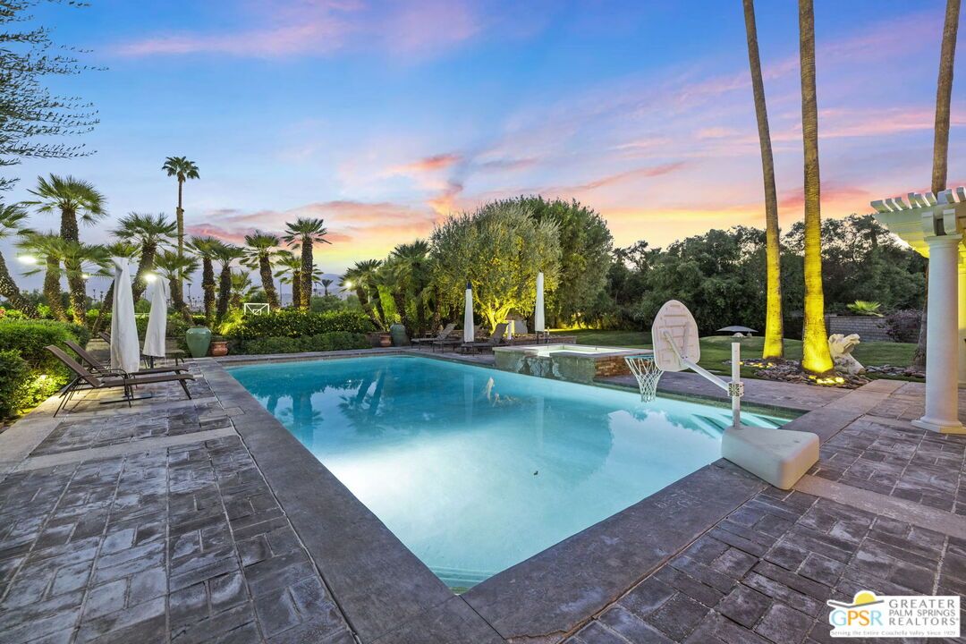 Exterior, Playground, Pool
