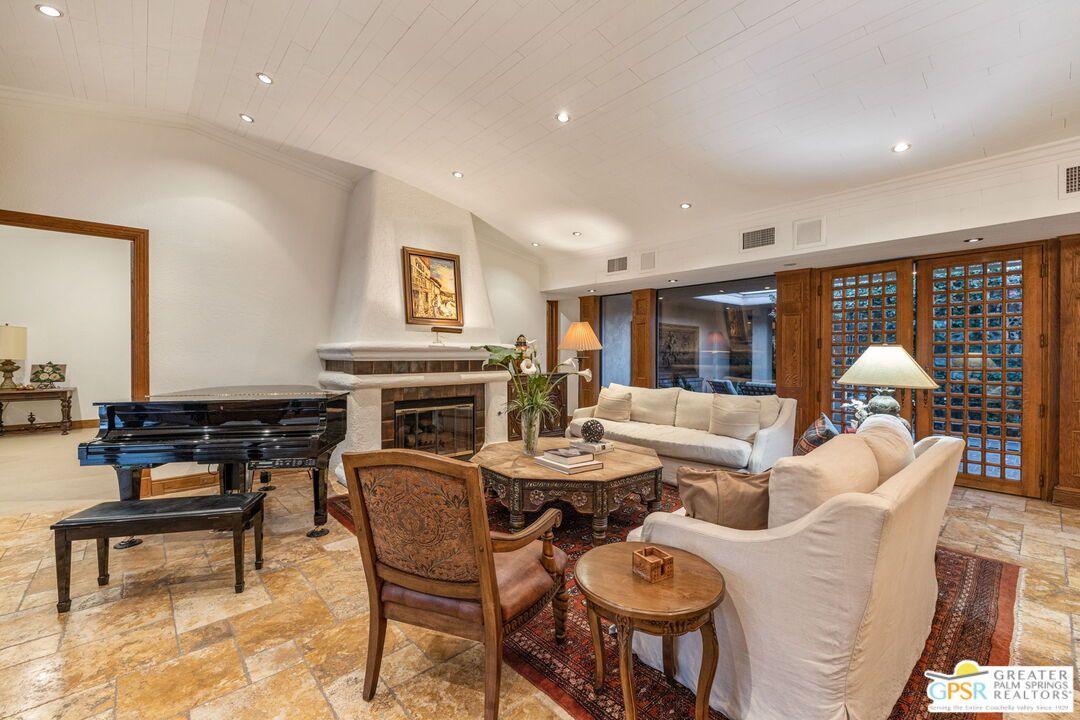 Fireplace, Interior, Living room, Piano, Recessed Lighting