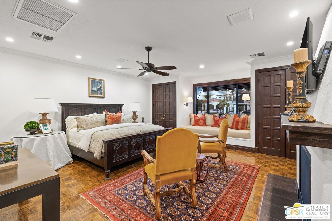 Bedroom, Dining room, Interior, Recessed Lighting, Wood Texture Flooring