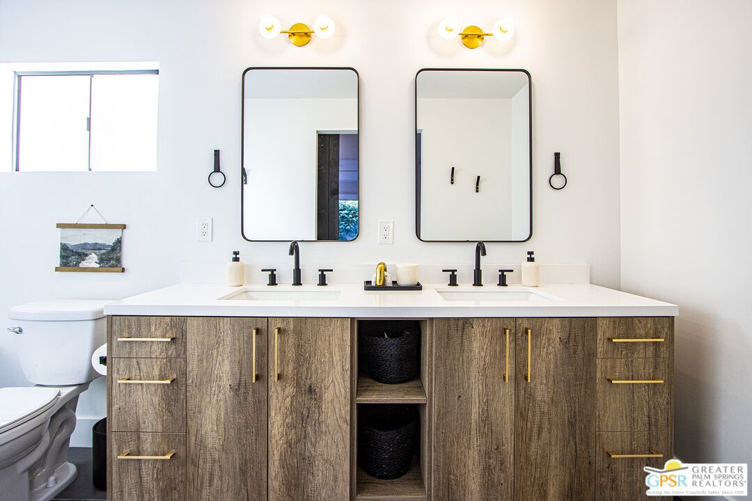 Bathroom, Dual Sink Vanities, Interior