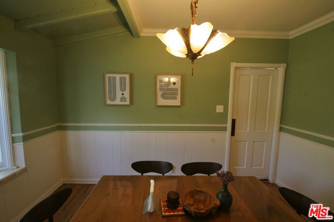 Interior, Pendant Lights, Wood Texture Flooring
