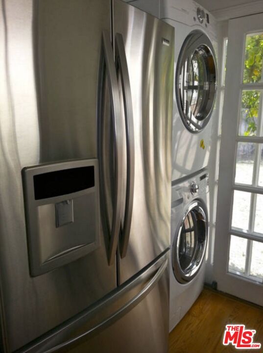 Interior, Utility Closets, Washer, Wood Texture Flooring