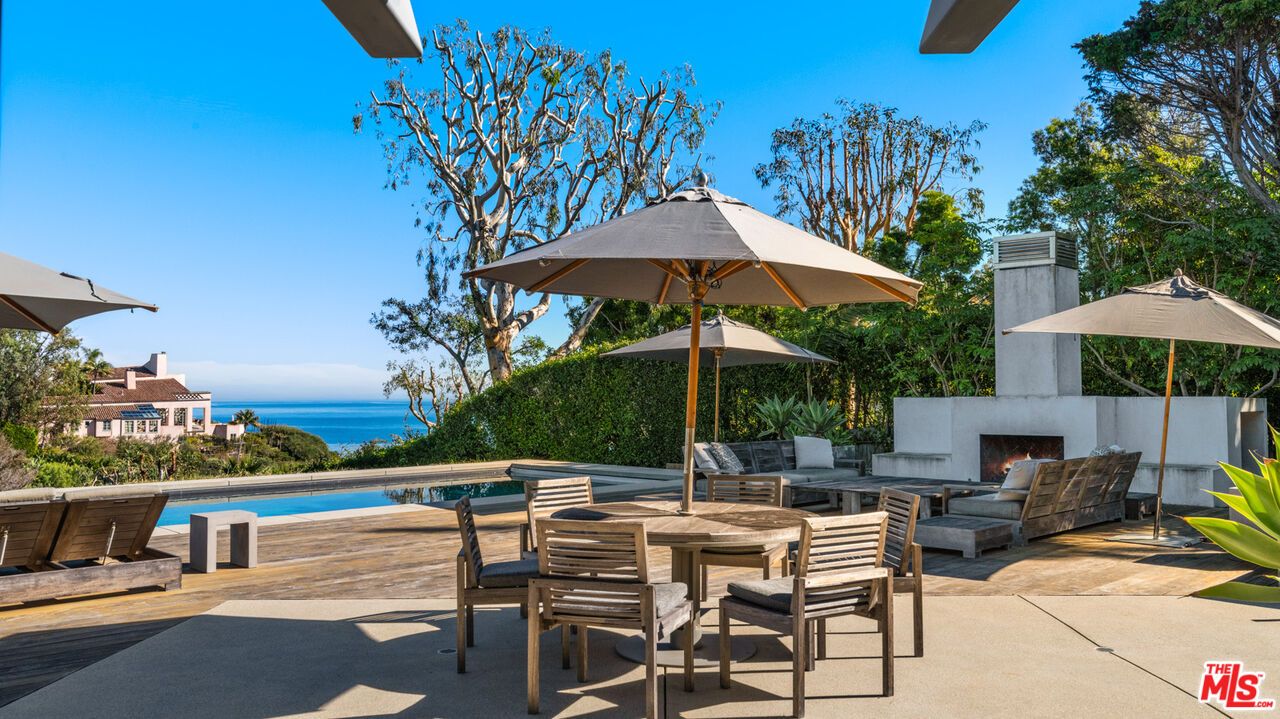Exterior, Fireplace, Pool, Water