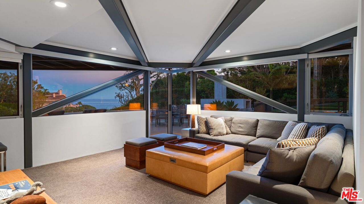 Interior, Living room, Recessed Lighting, Water
