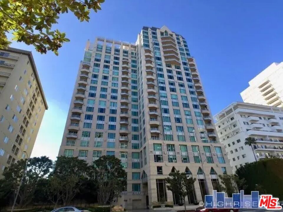 Exterior, Facade, Condo Building
