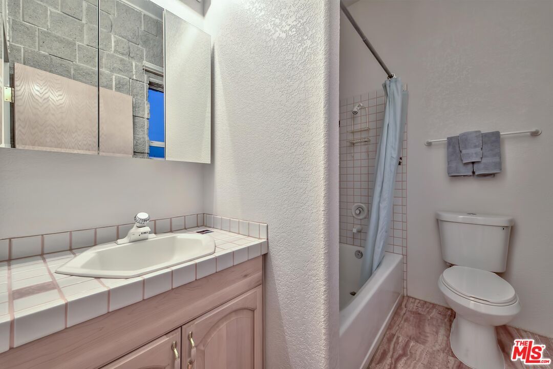 Bathroom, Interior, Tile Countertops