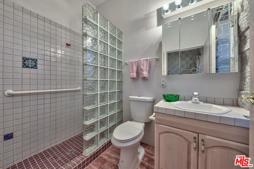 Bathroom, Interior, Tile Countertops