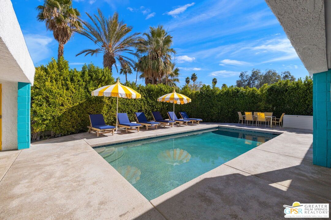 Exterior, Pool