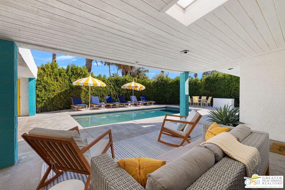 Exterior, Pool