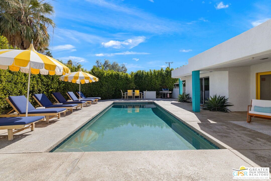 Exterior, Pool