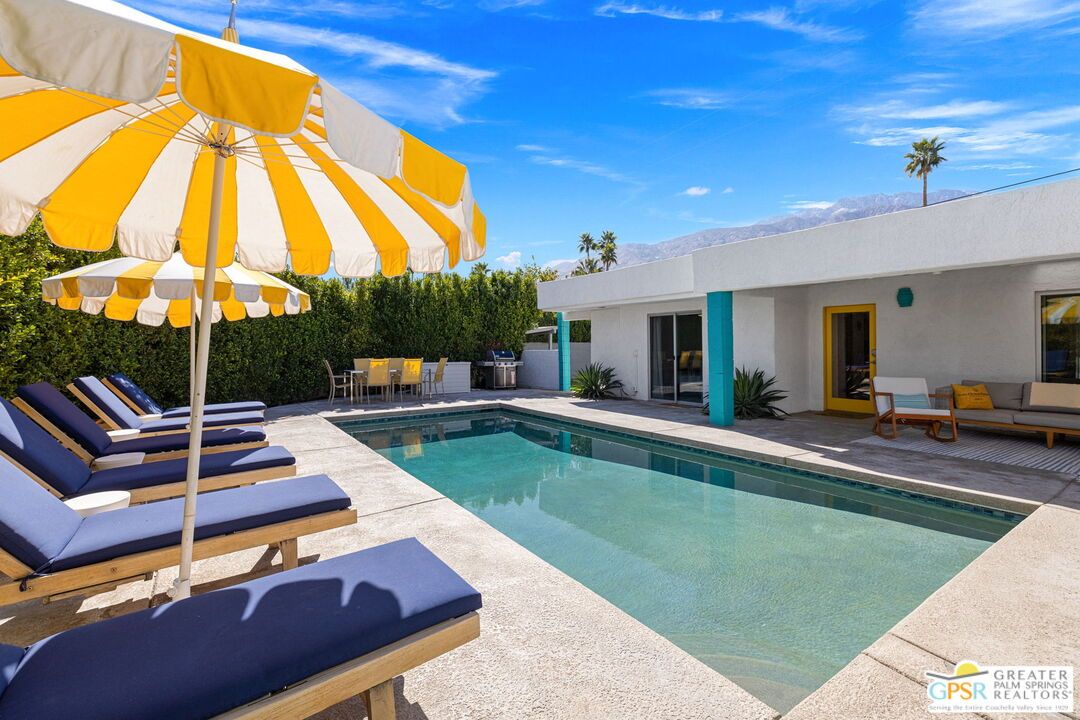 Exterior, Pool
