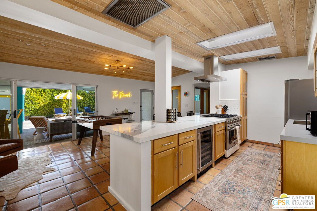 Dining room, Interior, Kitchen, Stainless Steel Appliances, Wooden Ceilings