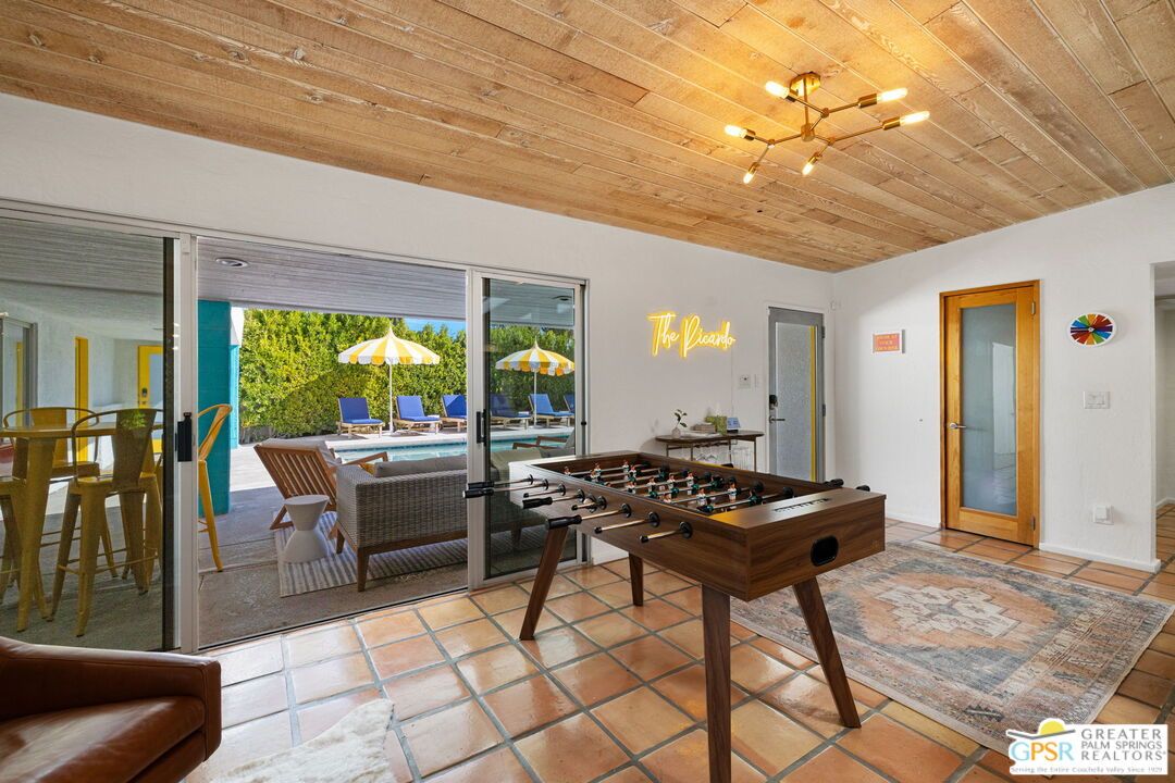 Game Room, Interior, Wooden Ceilings