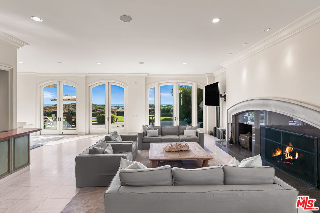 Fireplace, Interior, Living room, Recessed Lighting