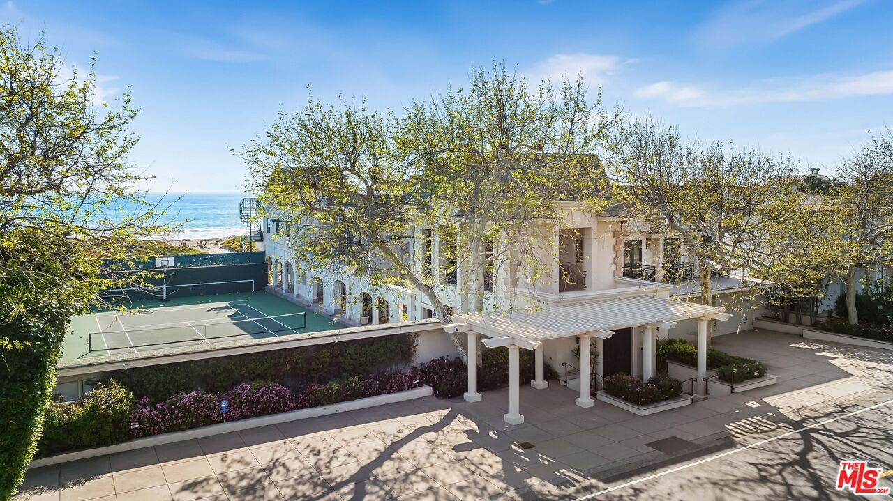 Exterior, Tennis Courts, Water