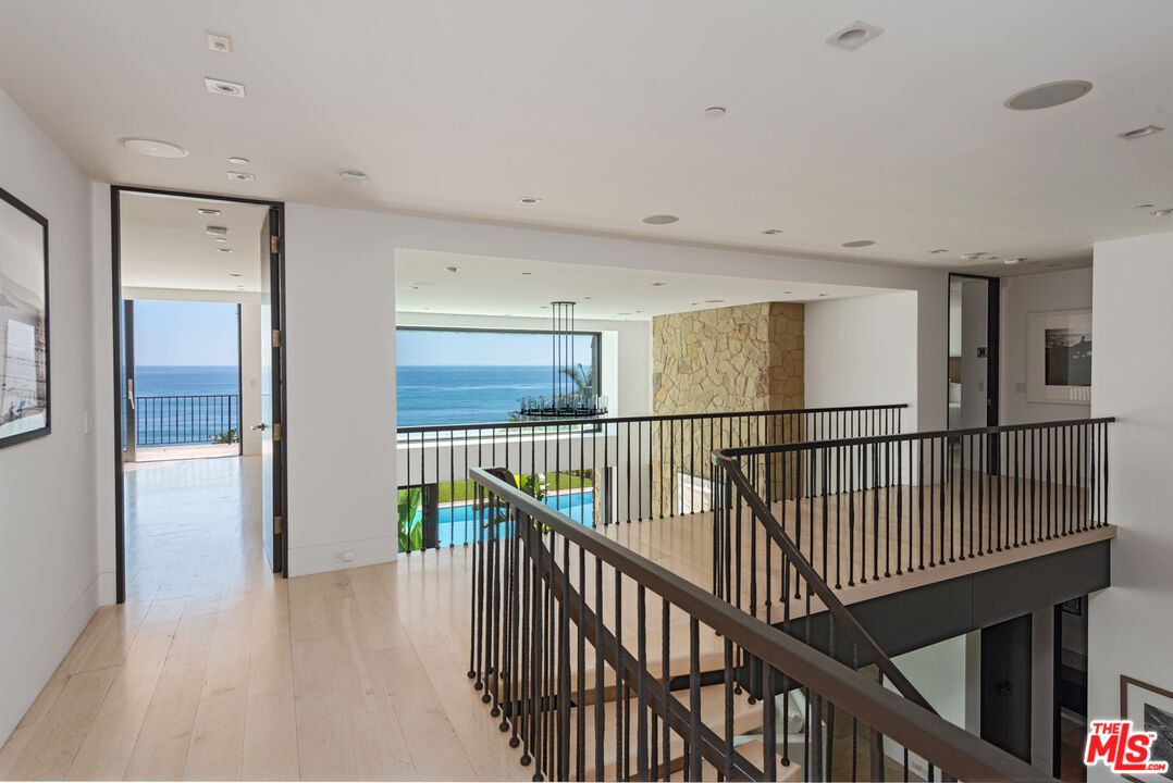 Interior, Recessed Lighting, Water, Wood Texture Flooring