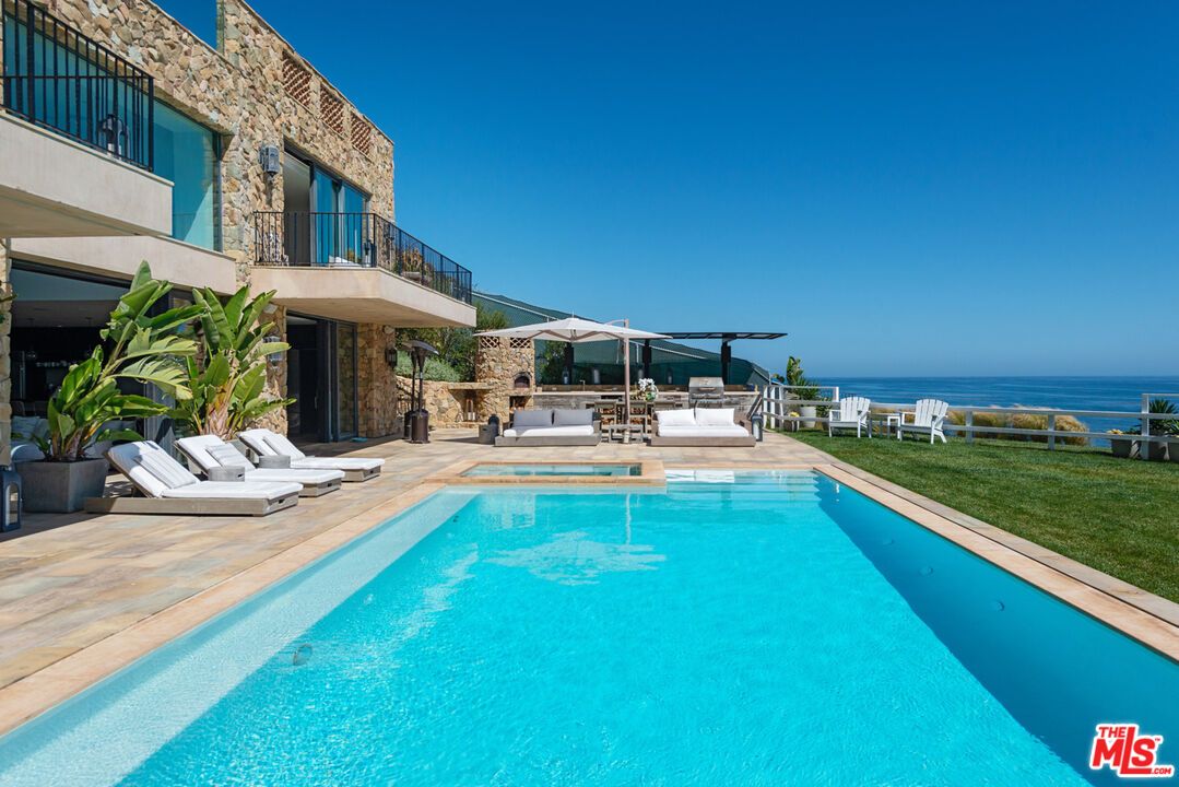 Exterior, Pool, Water