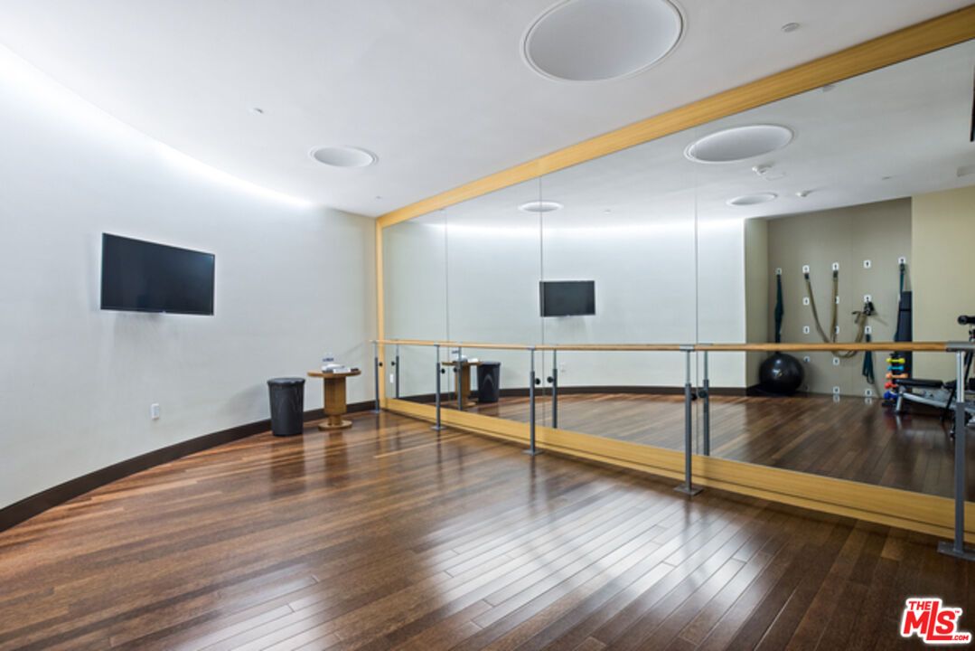 Fitness Equipment, Interior, Recessed Lighting, Wood Texture Flooring