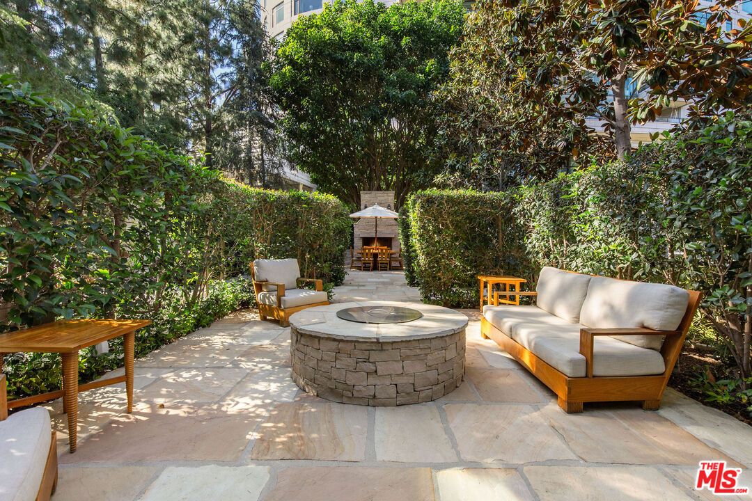 Exterior, Fireplace