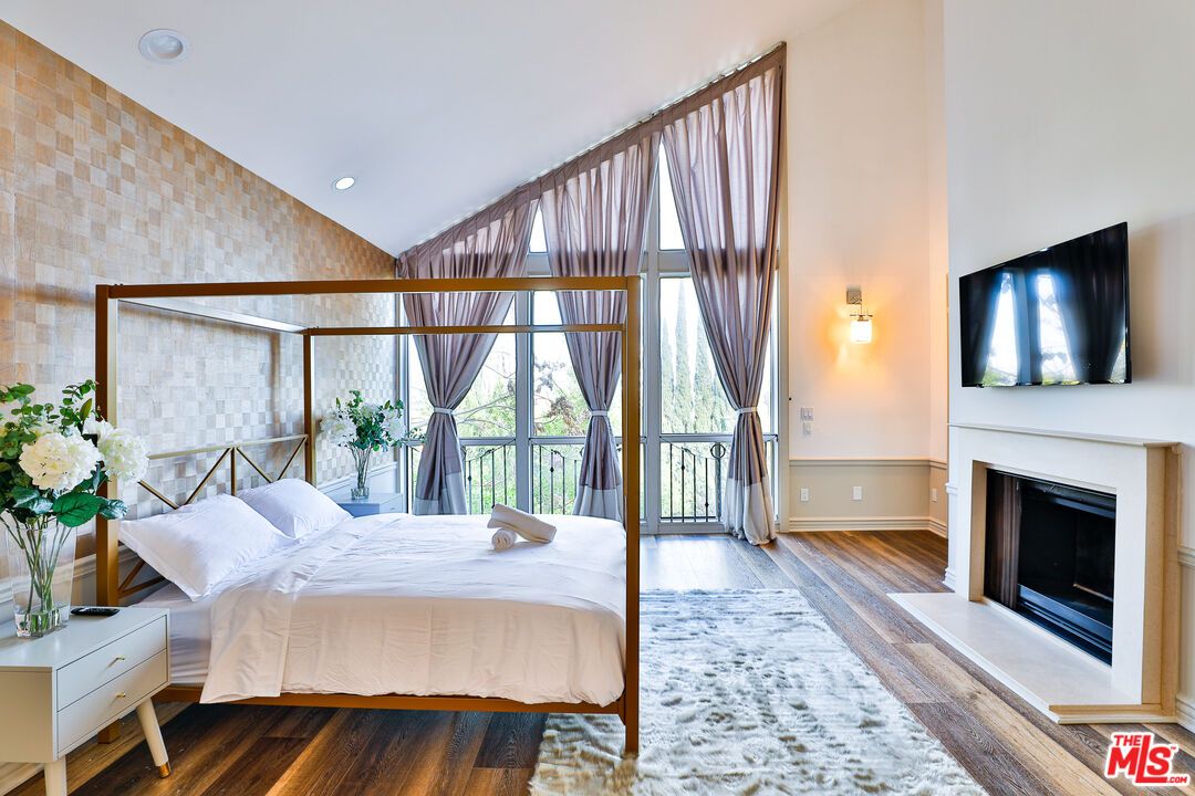 Bedroom, Fireplace, Interior, Recessed Lighting, Wood Texture Flooring