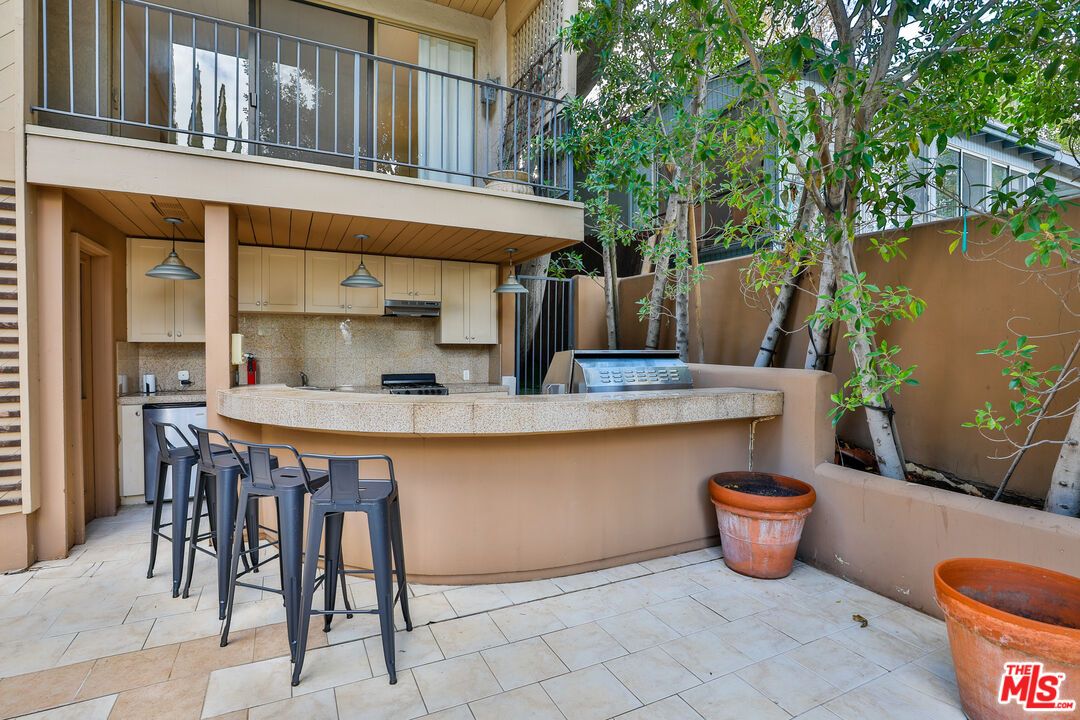 Exterior, Outdoor Kitchen