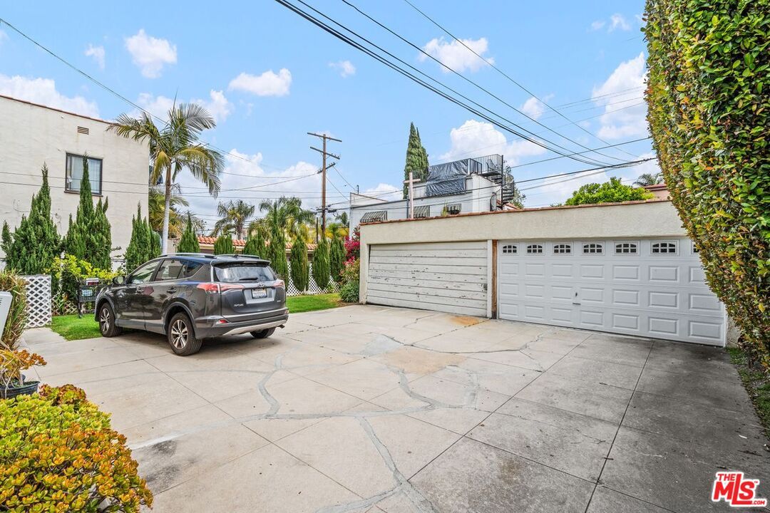 Detached Garage, Exterior