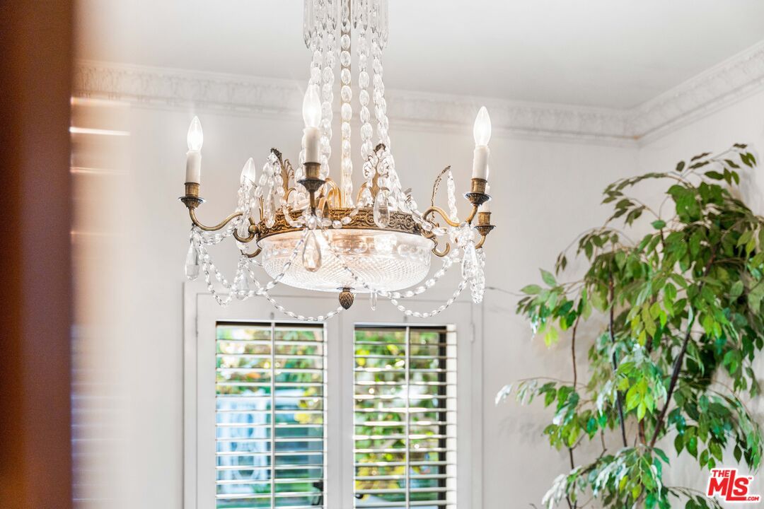 Chandelier, Interior