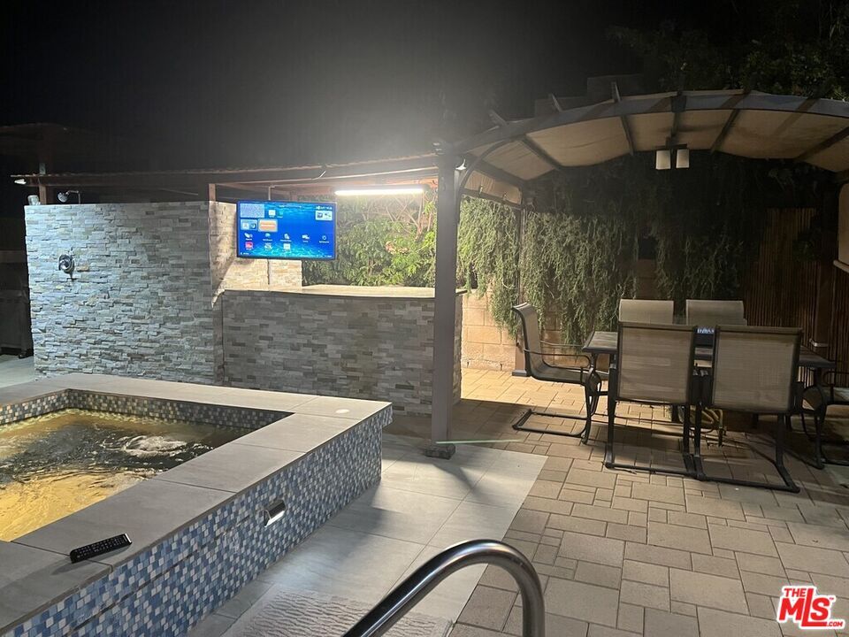 Exterior, Pool, Water