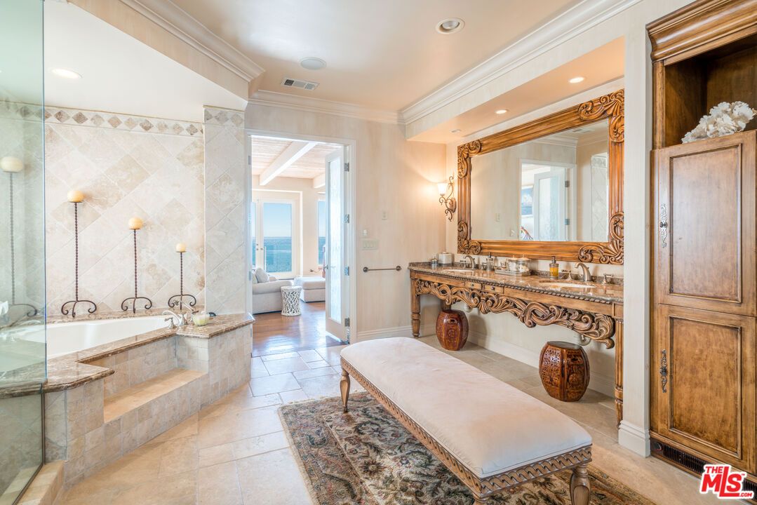 Bathroom, Interior, Recessed Lighting, Water