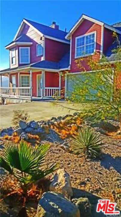 Backyard, Exterior, Facade, Queen Anne Victorian