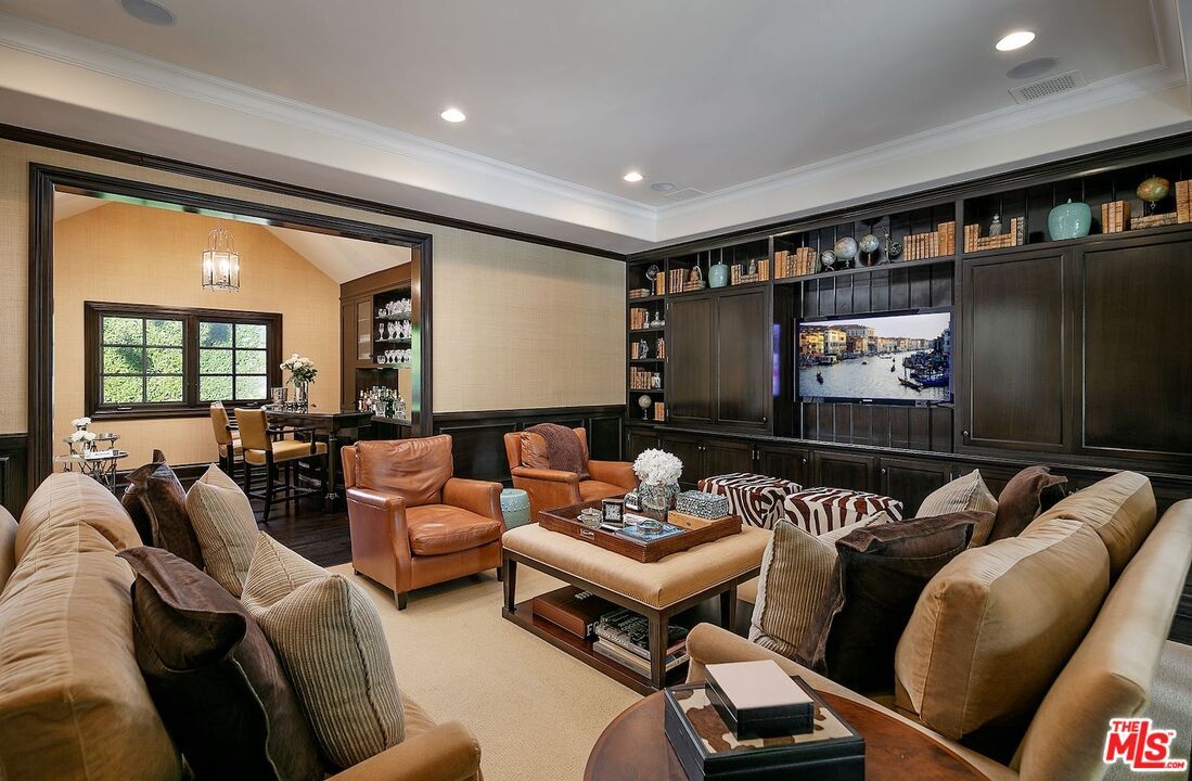 Chandelier, Dining room, Interior, Living room, Recessed Lighting