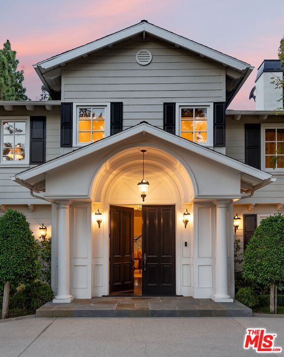 Exterior, Facade, American Craftsman