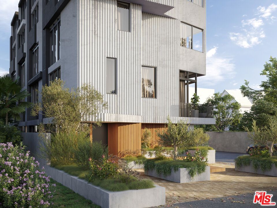 Exterior, Facade, Modern