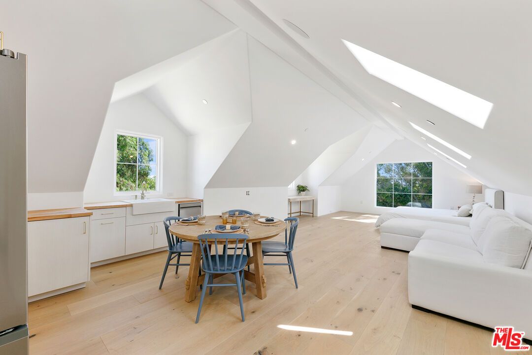 Dining room, Interior, Living room, Recessed Lighting, Wood Texture Flooring