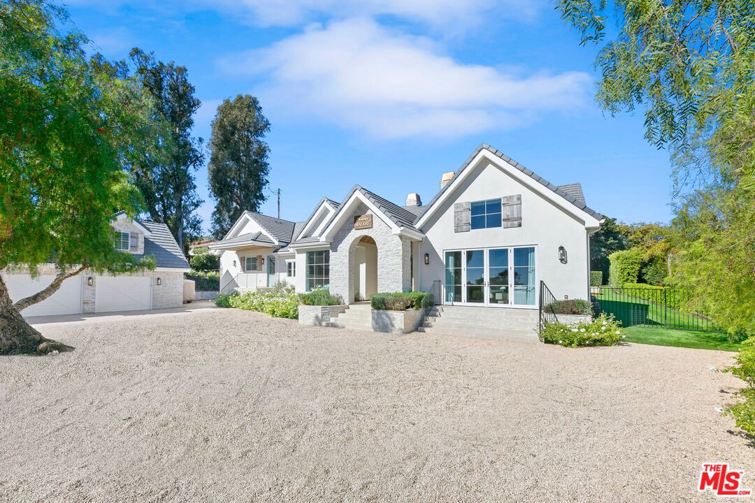 Backyard, Exterior, Facade, Farmhouse