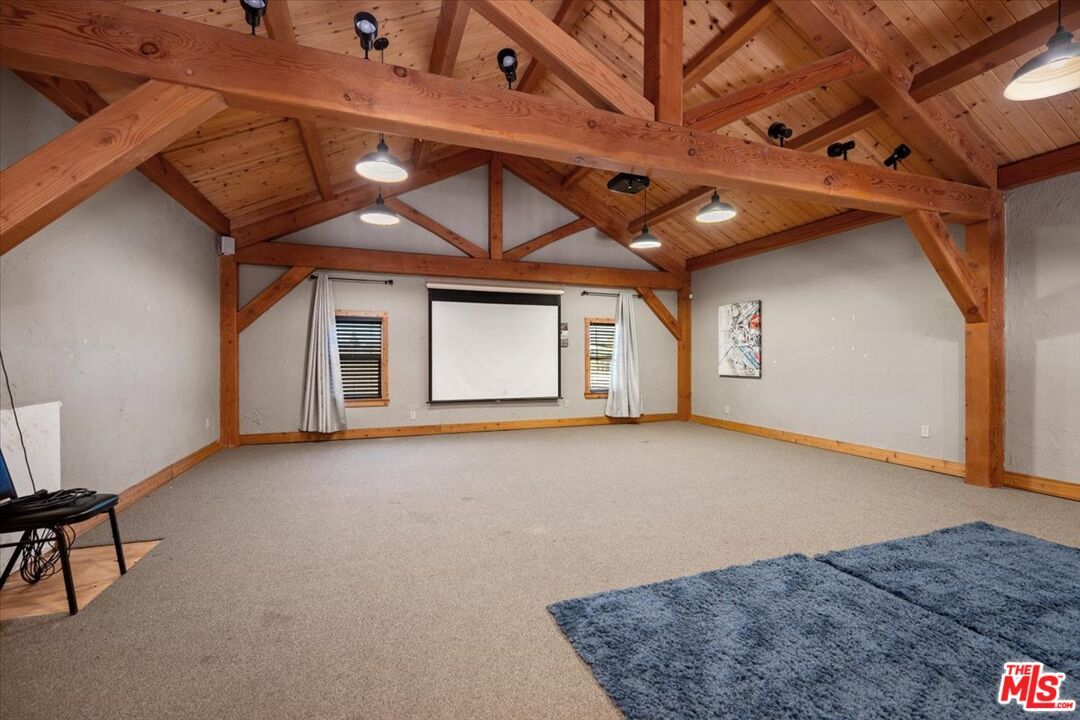 Empty room, Interior, Wooden Beams, Wooden Ceilings