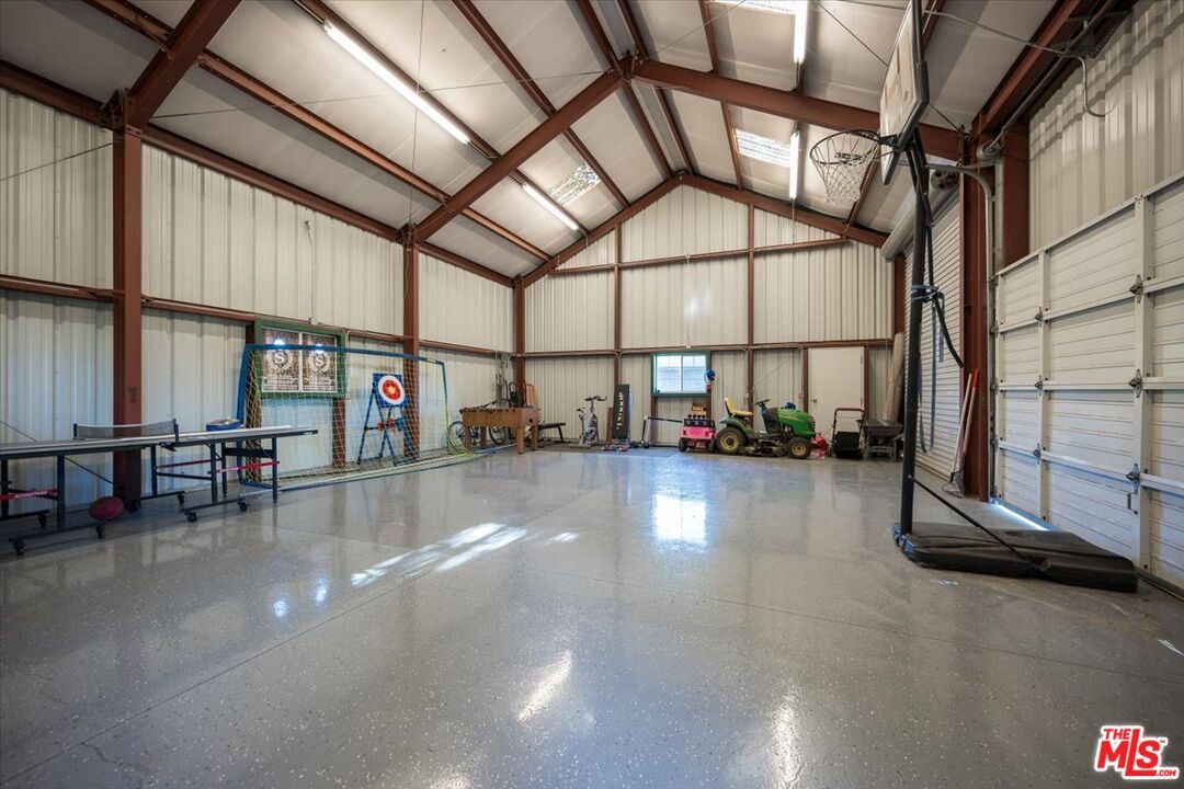 Garage, Interior