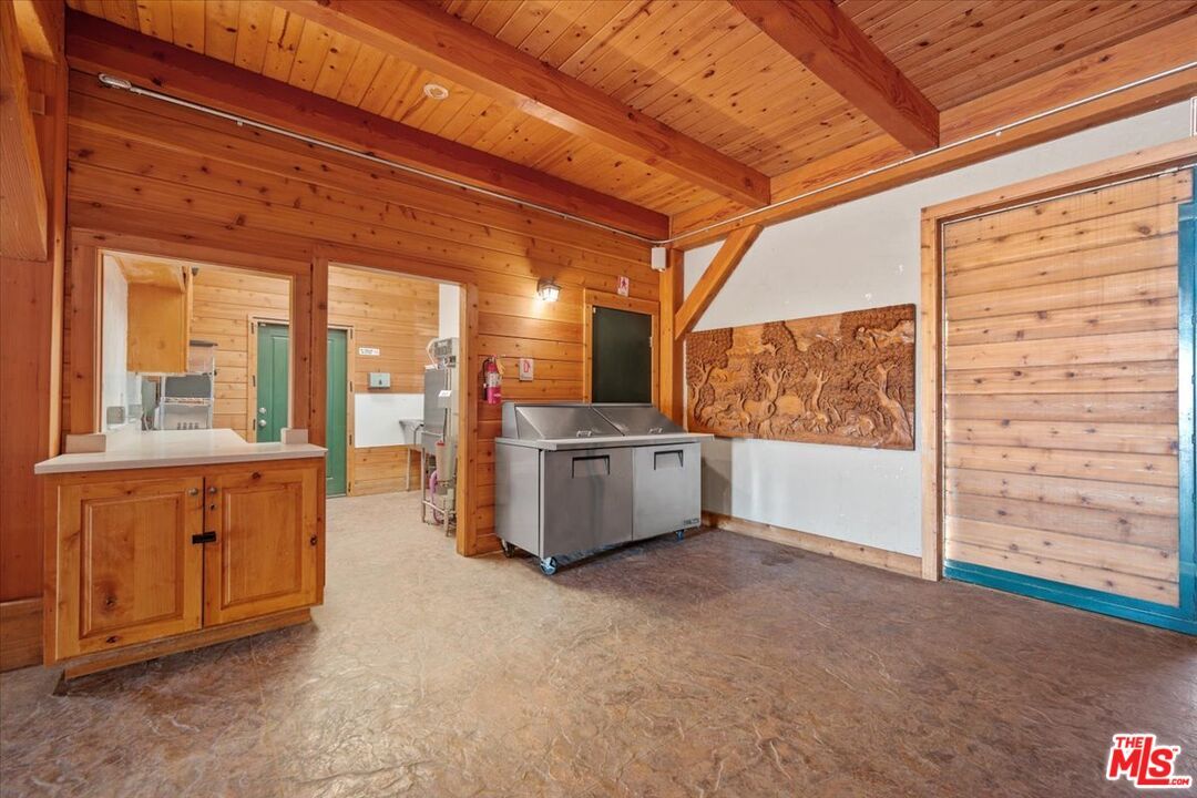 Interior, Washer, Wooden Beams, Wooden Ceilings, Wooden Walls