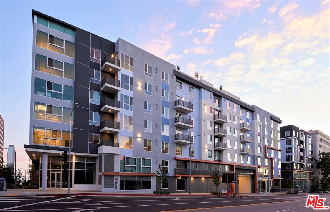 Exterior, Facade, Condo Building