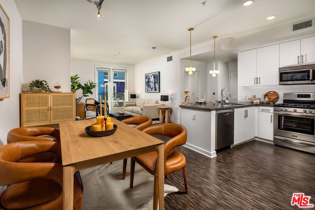 Dining room, Interior, Kitchen, Living room, Pendant Lights, Recessed Lighting, Stainless Steel Appliances, Wood Texture Flooring