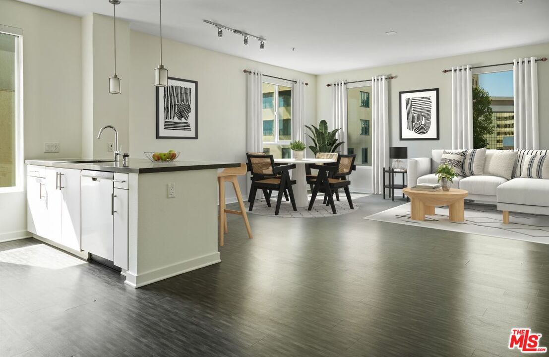 Dining room, Interior, Kitchen, Pendant Lights, Recessed Lighting, Wood Texture Flooring